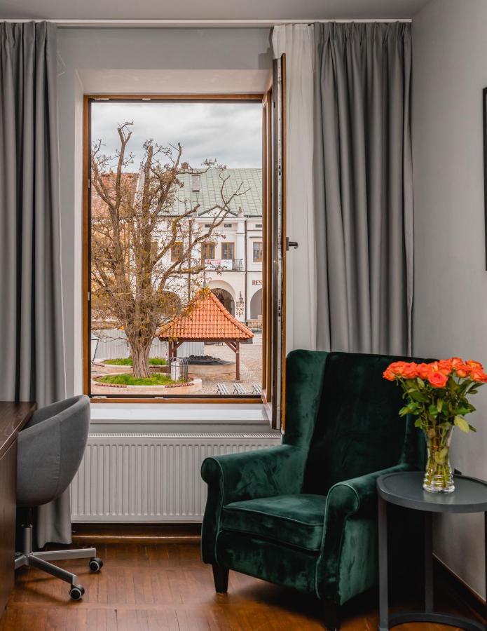 The Old Townhouse II Aparthotel Krosno Exterior photo